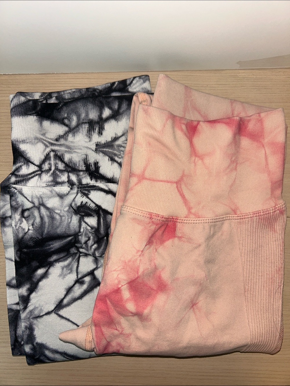 High-Waist Tie-Dye Leggings - Pink & Black Pchee Bum